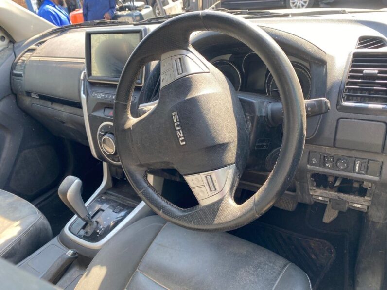 
								2019 ISUZU MU X 3.0D 4X4 A/T full									