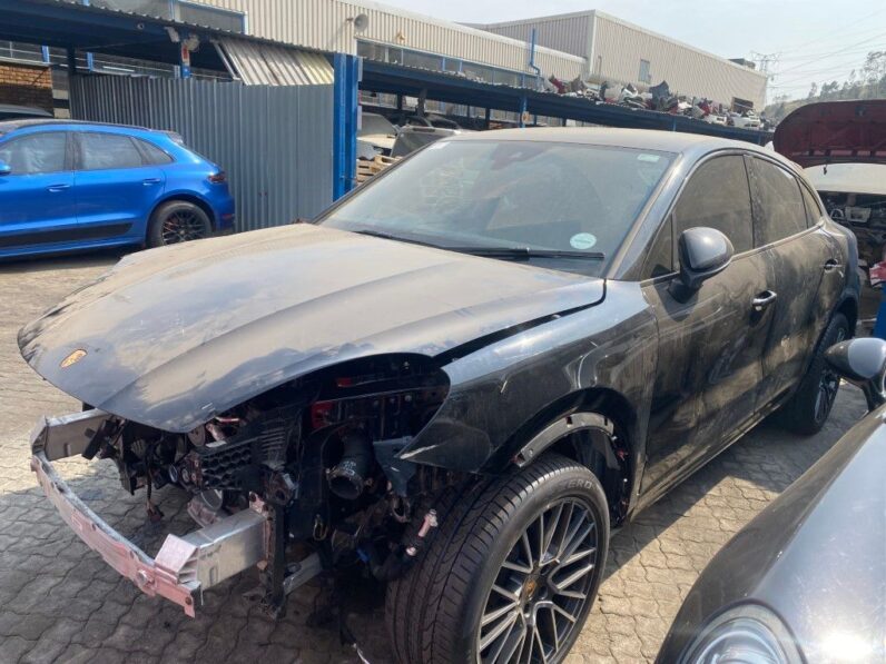 
								2023 PORSCHE CAYENNE COUPE full									