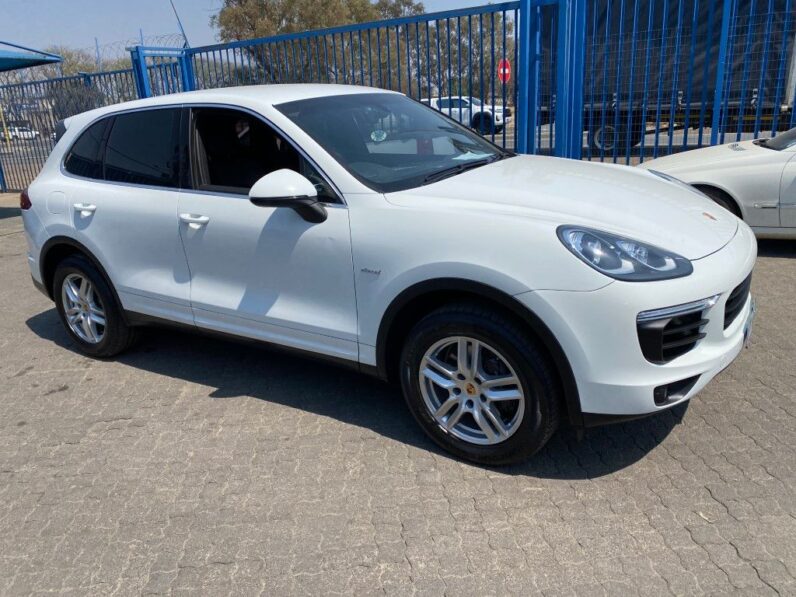 
								2015 PORSCHE CAYENNE full									
