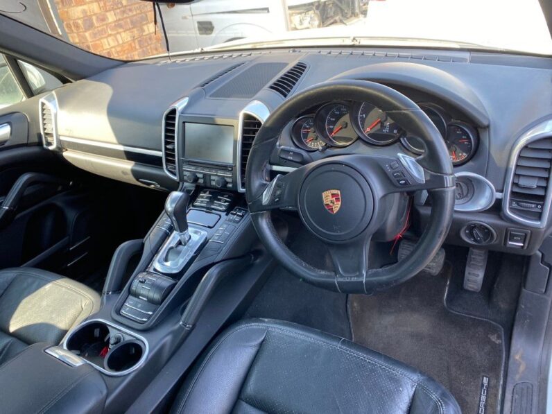 
								2013 PORSCHE CAYENNE full									