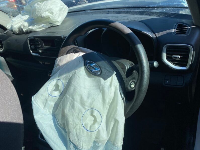 
								2020 HYUNDAI VENUE 1.0 TGDi full									