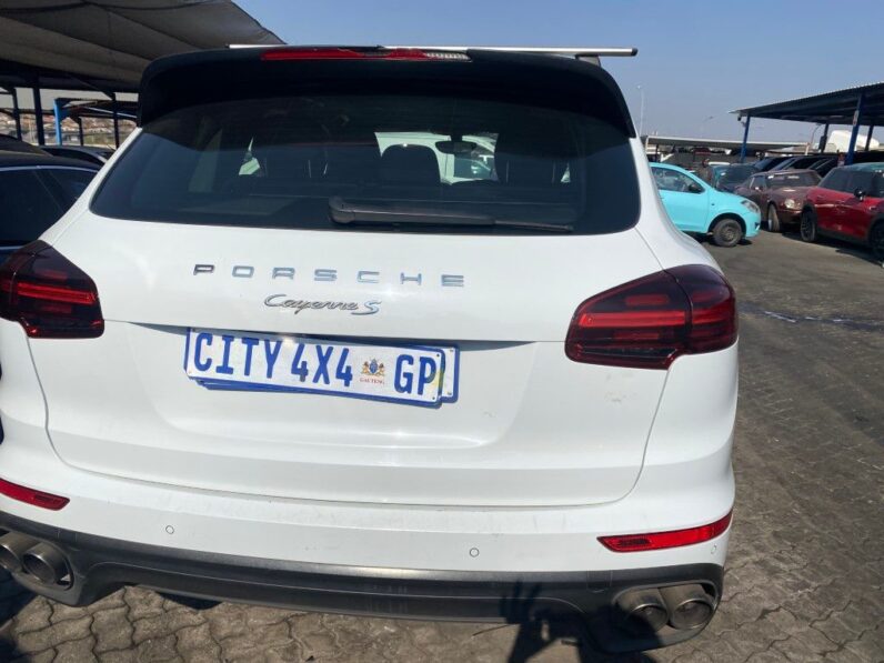 
								2015 PORSCHE CAYENNE full									