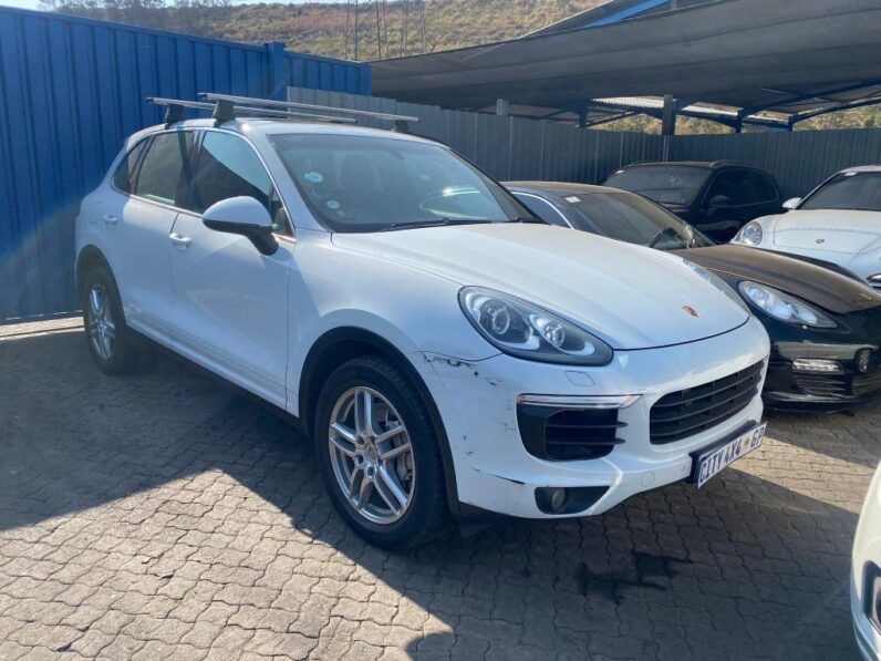 
								2015 PORSCHE CAYENNE full									