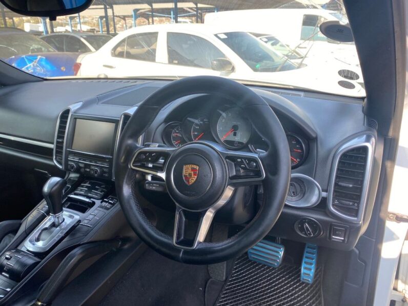 
								2015 PORSCHE CAYENNE full									