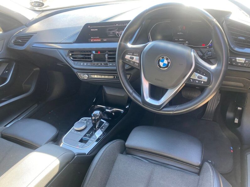 
								2021 BMW 118D SPORT A/T full									