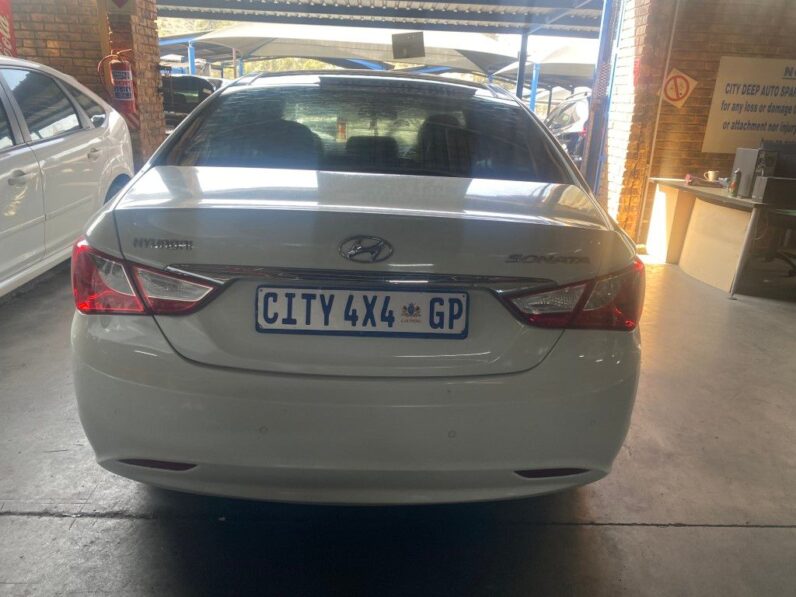 
								2010 HYUNDAI SONATA full									