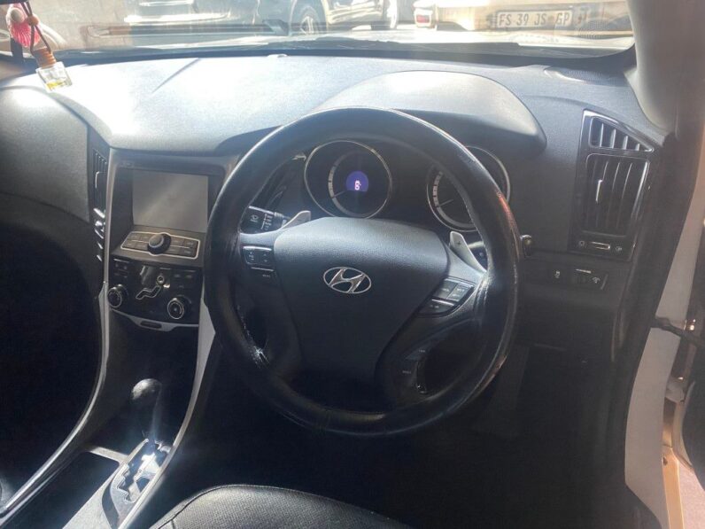 
								2010 HYUNDAI SONATA full									