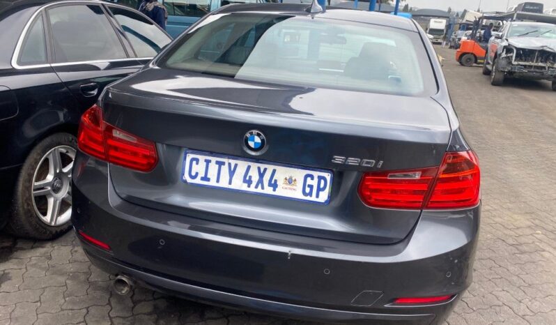 
								2013 BMW 320i full									