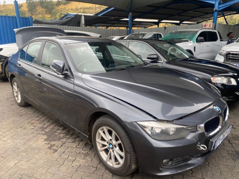 
								2013 BMW 320i full									
