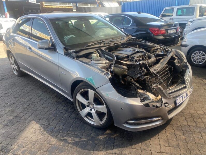 
								2011 MERCEDES BENZ E200 CGI full									