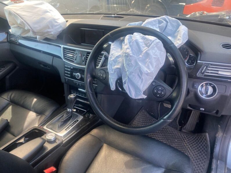 
								2011 MERCEDES BENZ E200 CGI full									