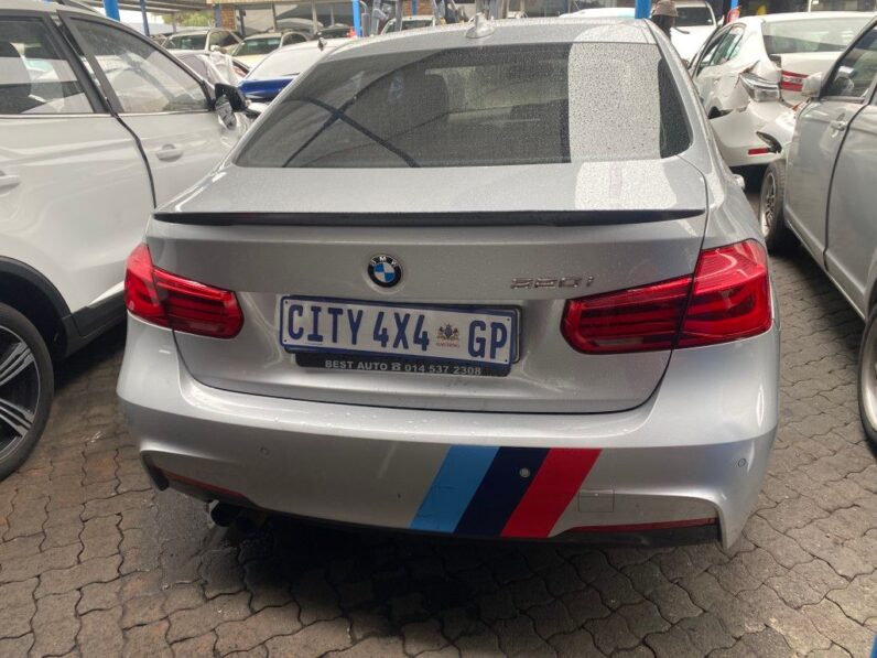 
								2018 BMW 320i M SPORT full									