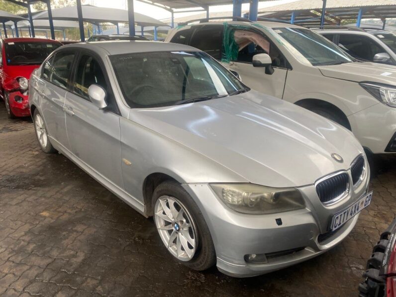 
								2010 BMW 320i full									