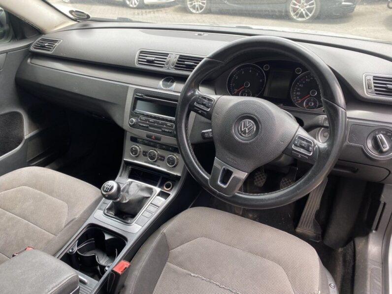 
								2012 VW PASSAT full									
