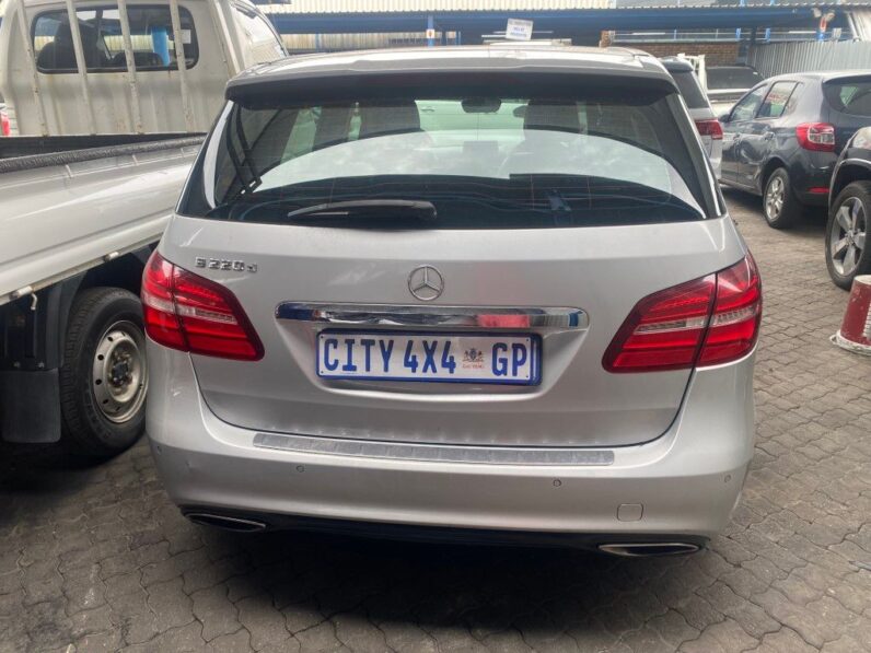 
								2016 MERCEDES BENZ B220D full									