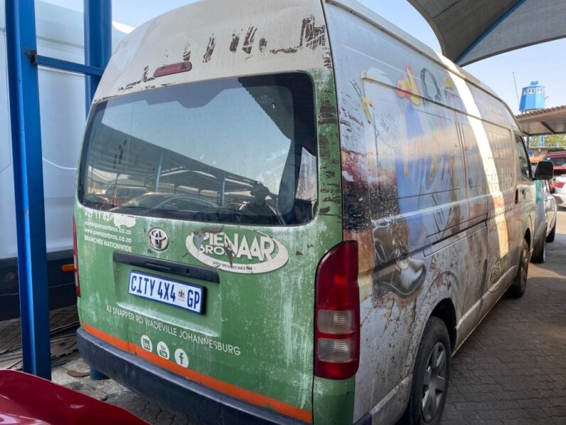 
								2015 TOYOTA QUANTUM 2.5 D4D full									