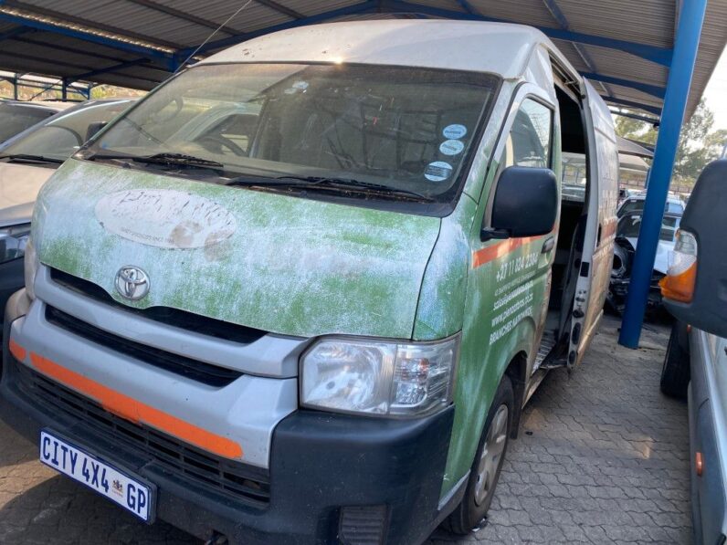 
								2015 TOYOTA QUANTUM 2.5 D4D full									