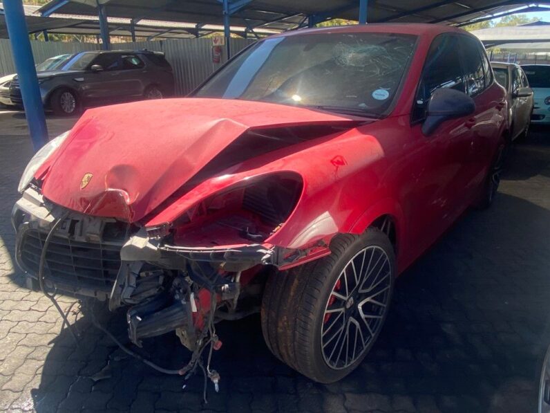 
								2013 PORSCHE CAYENNE GTS full									