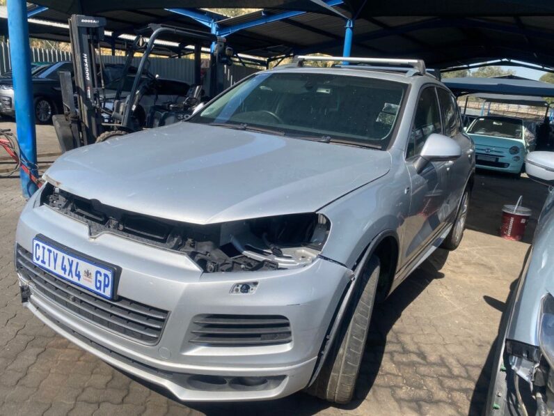 
								2014 VW TOUAREG 3.0 V6 TDi full									