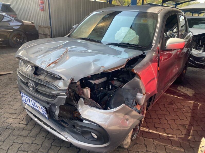 
								2024 TOYOTA VITZ 1.0 XR full									