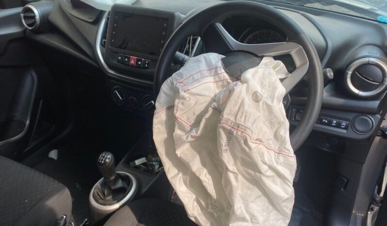 
								2024 TOYOTA VITZ 1.0 XR full									