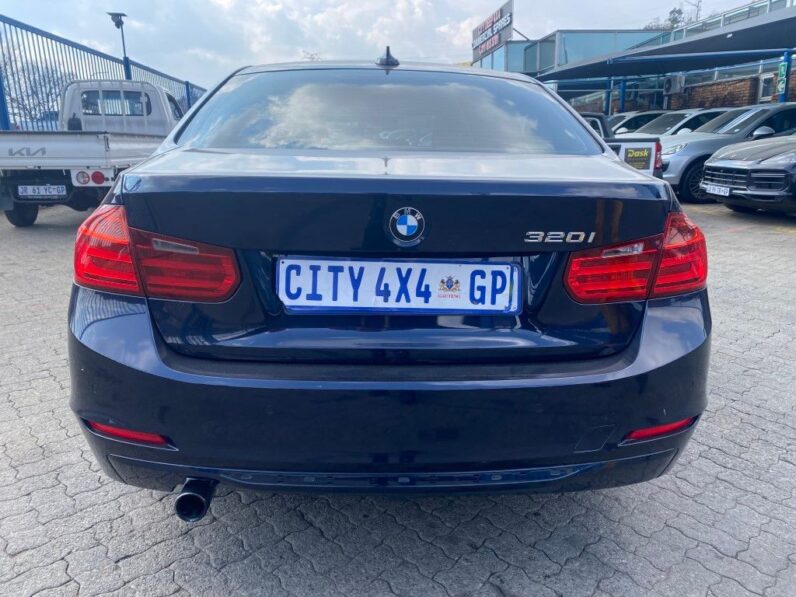 
								13 BMW 320i full									