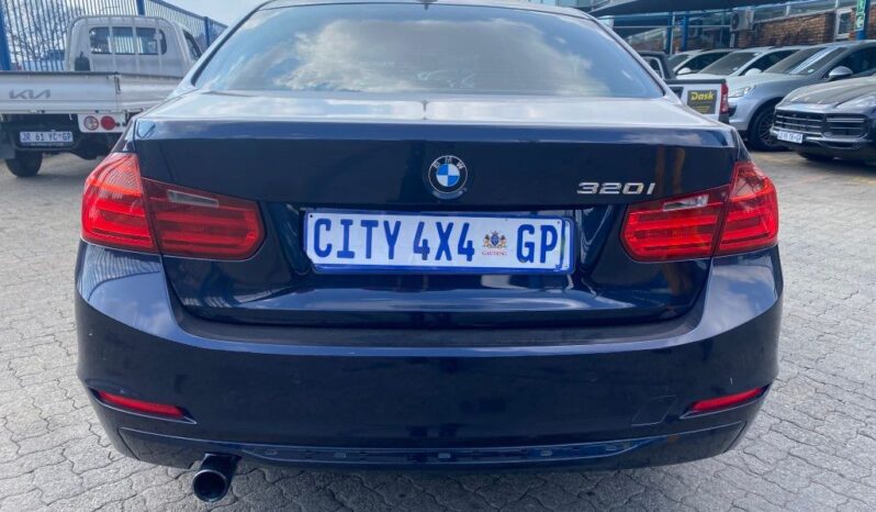 
								13 BMW 320i full									