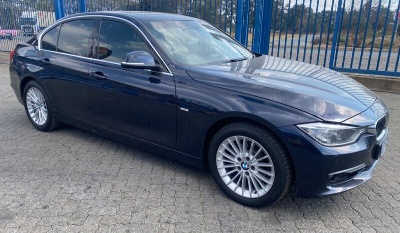
								13 BMW 320i full									