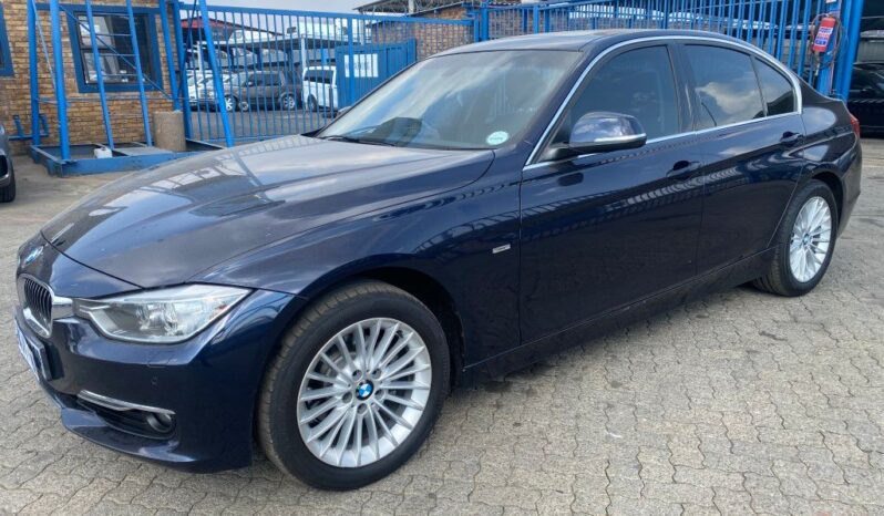 
								13 BMW 320i full									