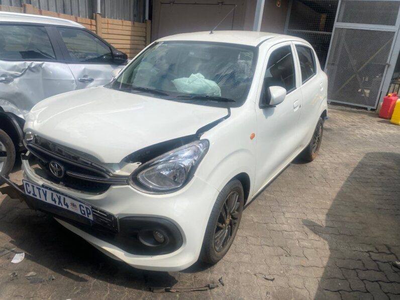 
								2023 TOYOTA VITZ 1.0 XR full									
