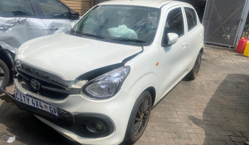 
								2023 TOYOTA VITZ 1.0 XR full									