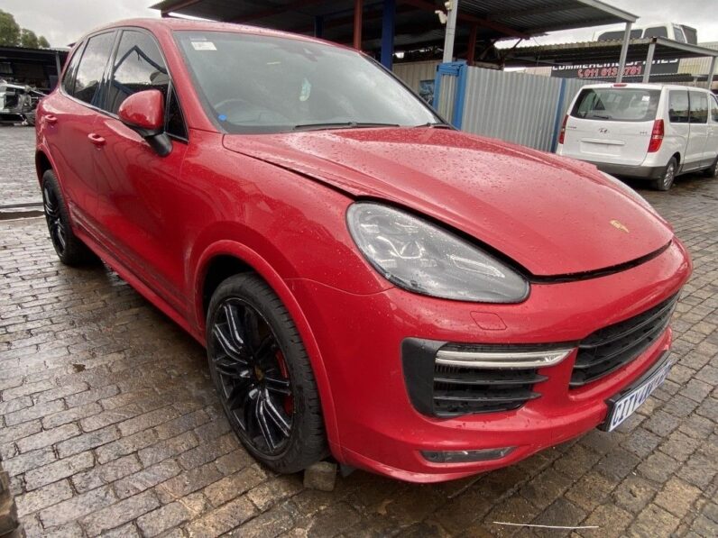 
								2015 PORSCHE CAYENNE GTS full									
