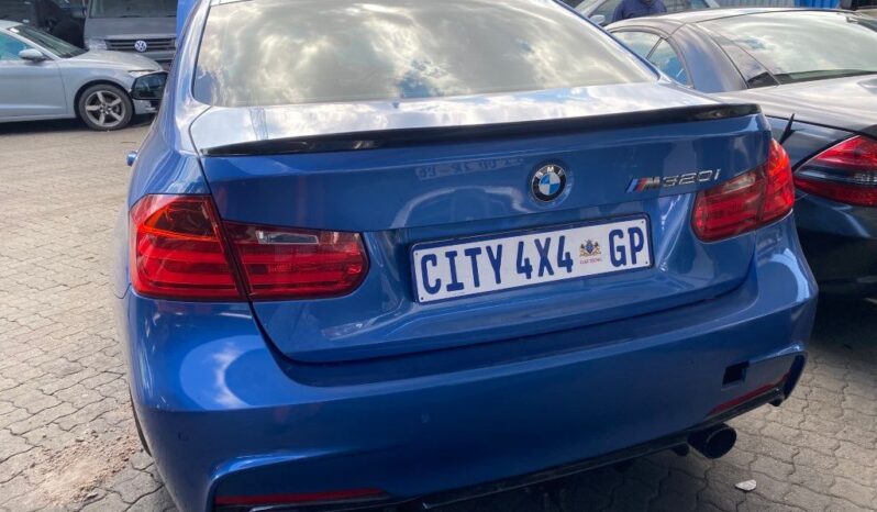 
								2014 BMW 320i M SPORT full									