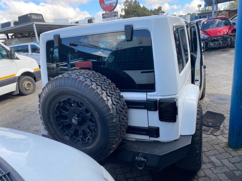 
								2012 JEEP WRANGLER 3.8 full									