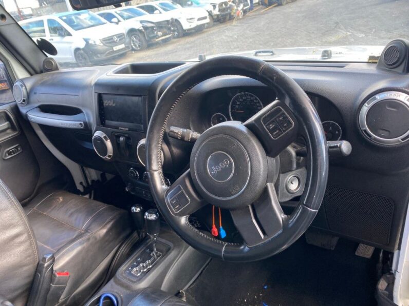 
								2012 JEEP WRANGLER 3.8 full									