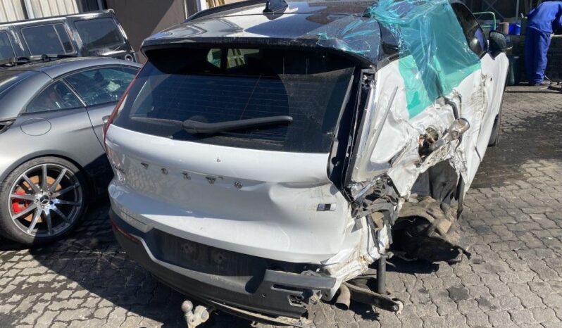 
								2021 VOLVO XC40 full									