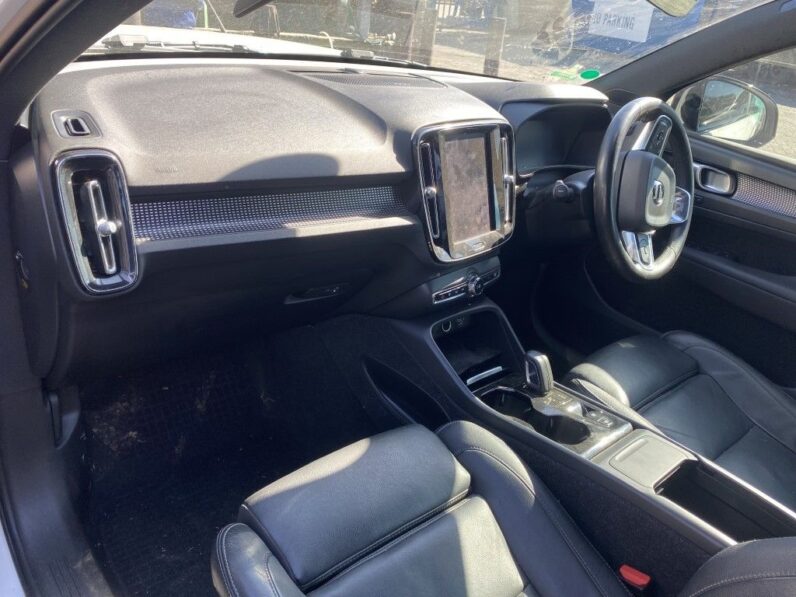 
								2021 VOLVO XC40 full									