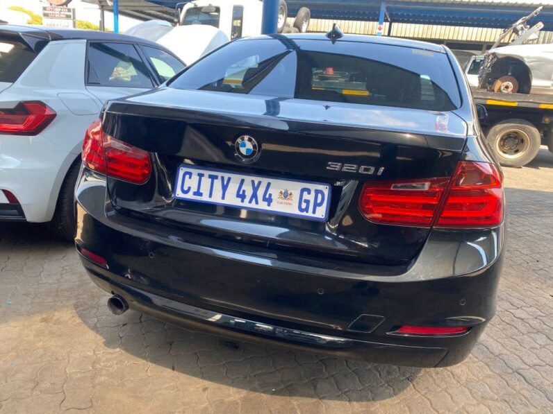 
								2015 BMW 320i full									