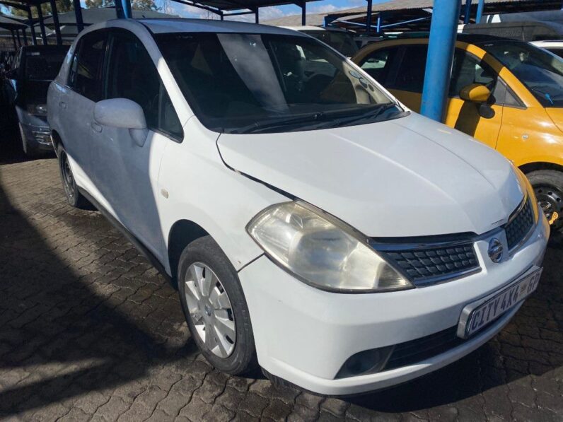 
								2010 NISSAN TIIDA full									