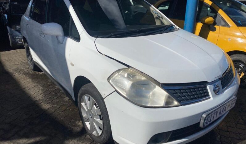 
								2010 NISSAN TIIDA full									