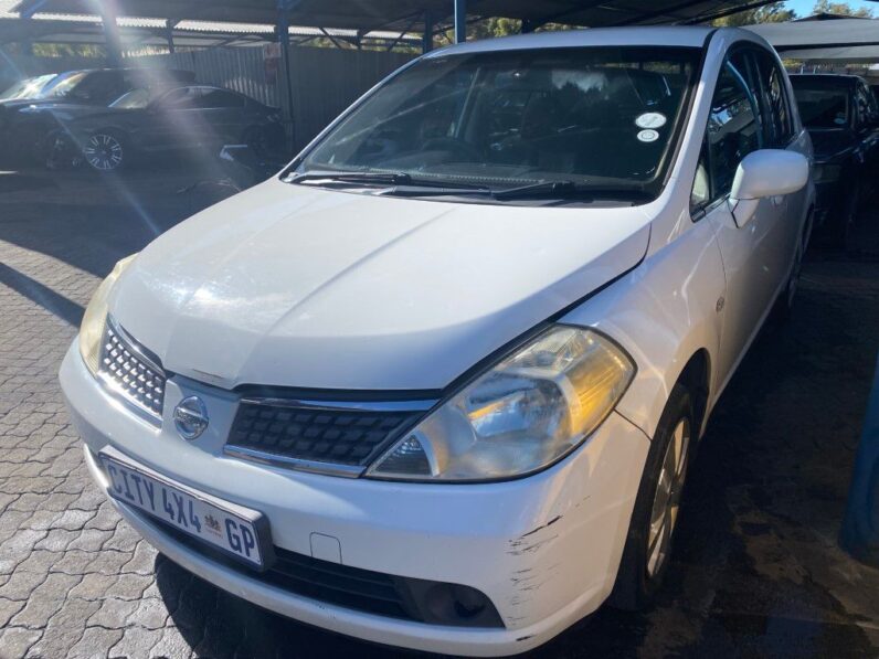 
								2010 NISSAN TIIDA full									