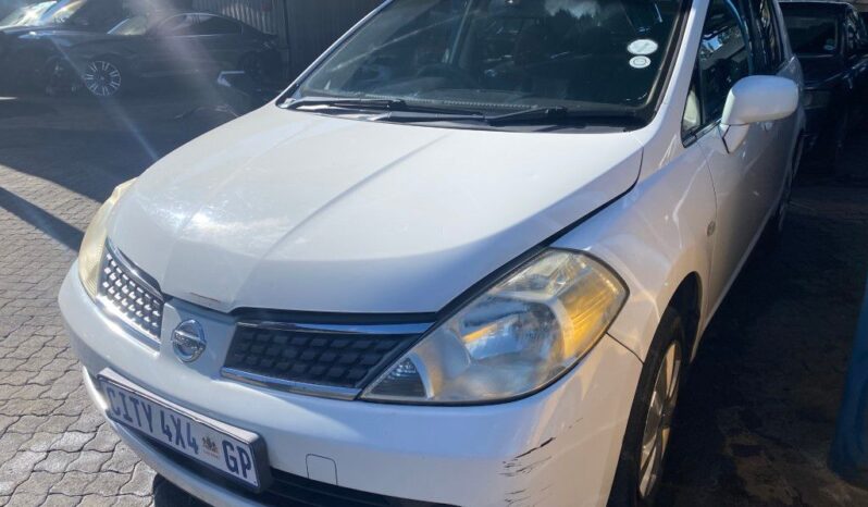 
								2010 NISSAN TIIDA full									