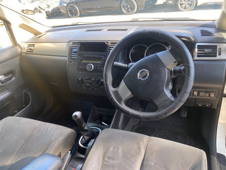 
								2010 NISSAN TIIDA full									