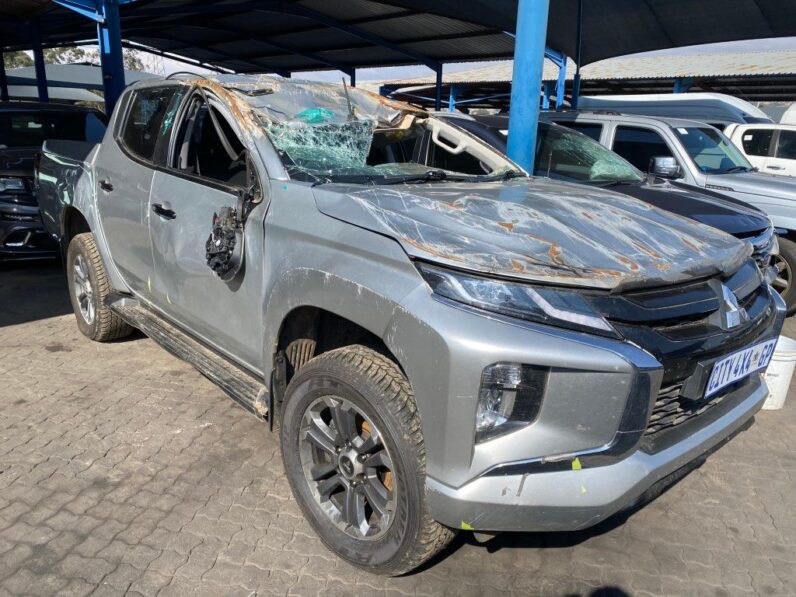 
								2022 MITSUBISHI TRITON SU full									