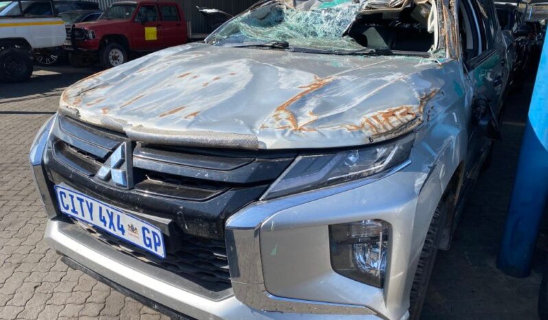 
								2022 MITSUBISHI TRITON SU full									