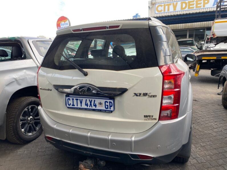 
								2015 MAHINDRA XUV full									