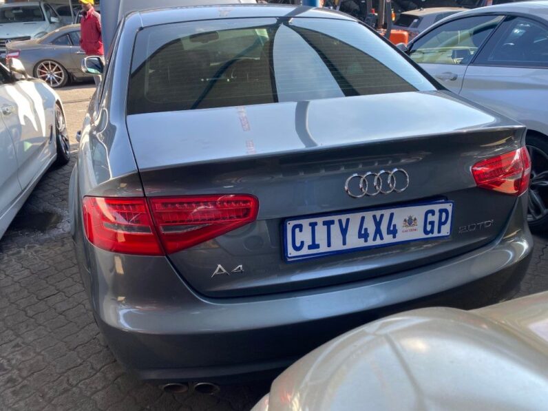 
								2012 AUDI A4 2.0 TDi full									