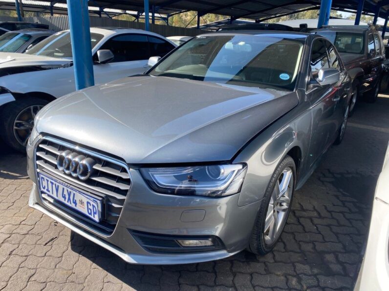 
								2012 AUDI A4 2.0 TDi full									