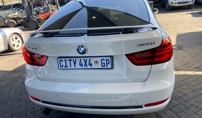 
								2013 BMW 320i full									