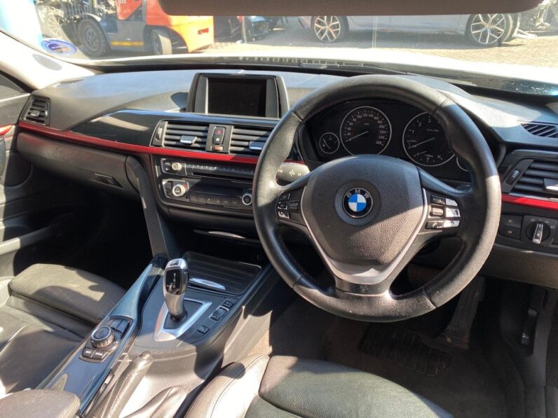 
								2013 BMW 320i full									